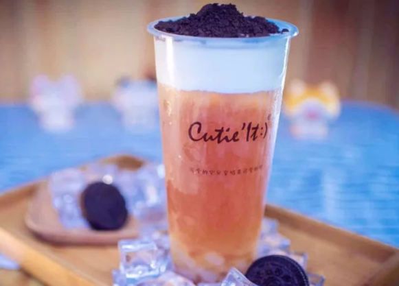 廣州金達咖啡飲品城-2019年開家臺蓋奶茶加盟店成本需要多少錢？具體包含哪些費用？