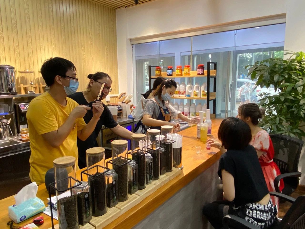 廣州直播節(jié)“在穗臺商分會場”,兩岸網(wǎng)紅主播齊聚松洲街金達(dá)咖啡飲品城打卡 廣州直播節(jié)“在穗臺商分會場”,兩岸網(wǎng)紅主播齊聚松洲街金達(dá)咖啡飲品城打卡