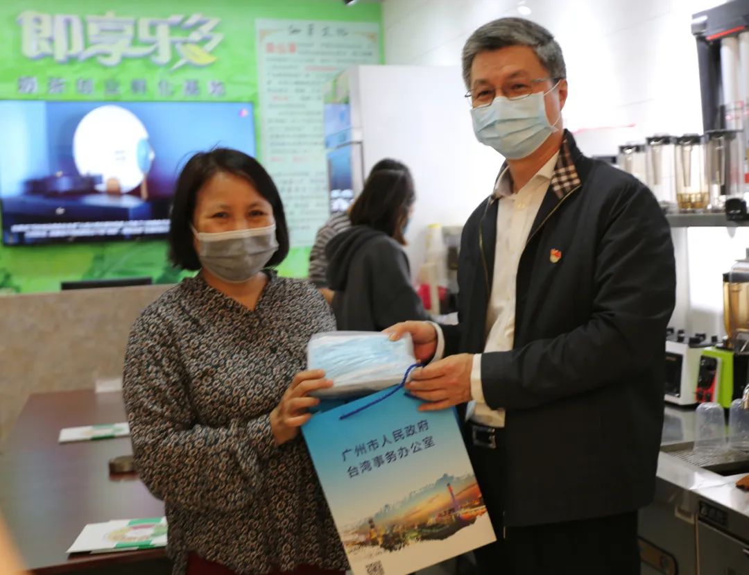 【領(lǐng)導(dǎo)關(guān)懷】廣州市臺辦曾主任率隊(duì)蒞臨金達(dá)咖啡飲品城慰問臺商并指導(dǎo)工作 【領(lǐng)導(dǎo)關(guān)懷】廣州市臺辦曾主任率隊(duì)蒞臨金達(dá)咖啡飲品城慰問臺商并指導(dǎo)工作
