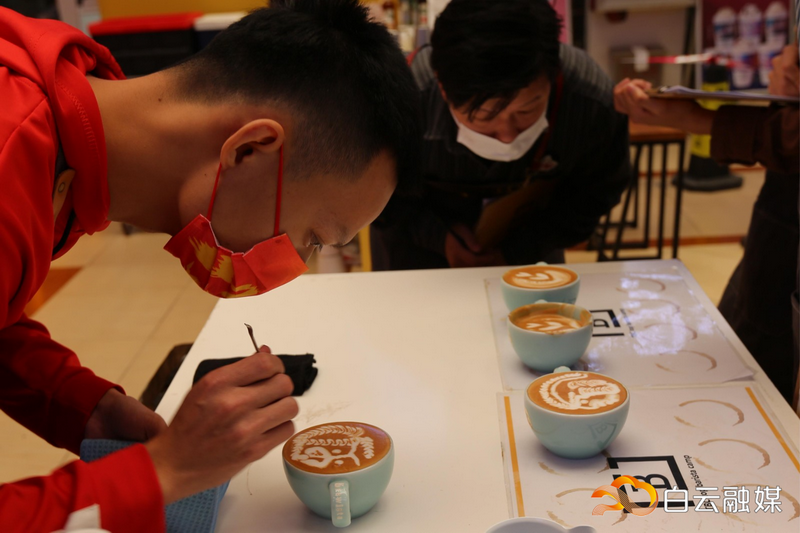白云融媒:沖煮、拉花、做潮流飲品……全國百名咖啡好手云集白云過招(轉載) 白云融媒:沖煮、拉花、做潮流飲品……全國百名咖啡好手云集白云過招(轉載)