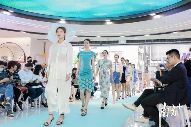 南方日報:廣州市商務(wù)局局長洪謙:加快建成具有全球影響力美譽度的國際消費中心城市|南方觀察?權(quán)威訪談(轉(zhuǎn)載) 南方日報:廣州市商務(wù)局局長洪謙:加快建成具有全球影響力美譽度的國際消費中心城市|南方觀察?權(quán)威訪談(轉(zhuǎn)載)