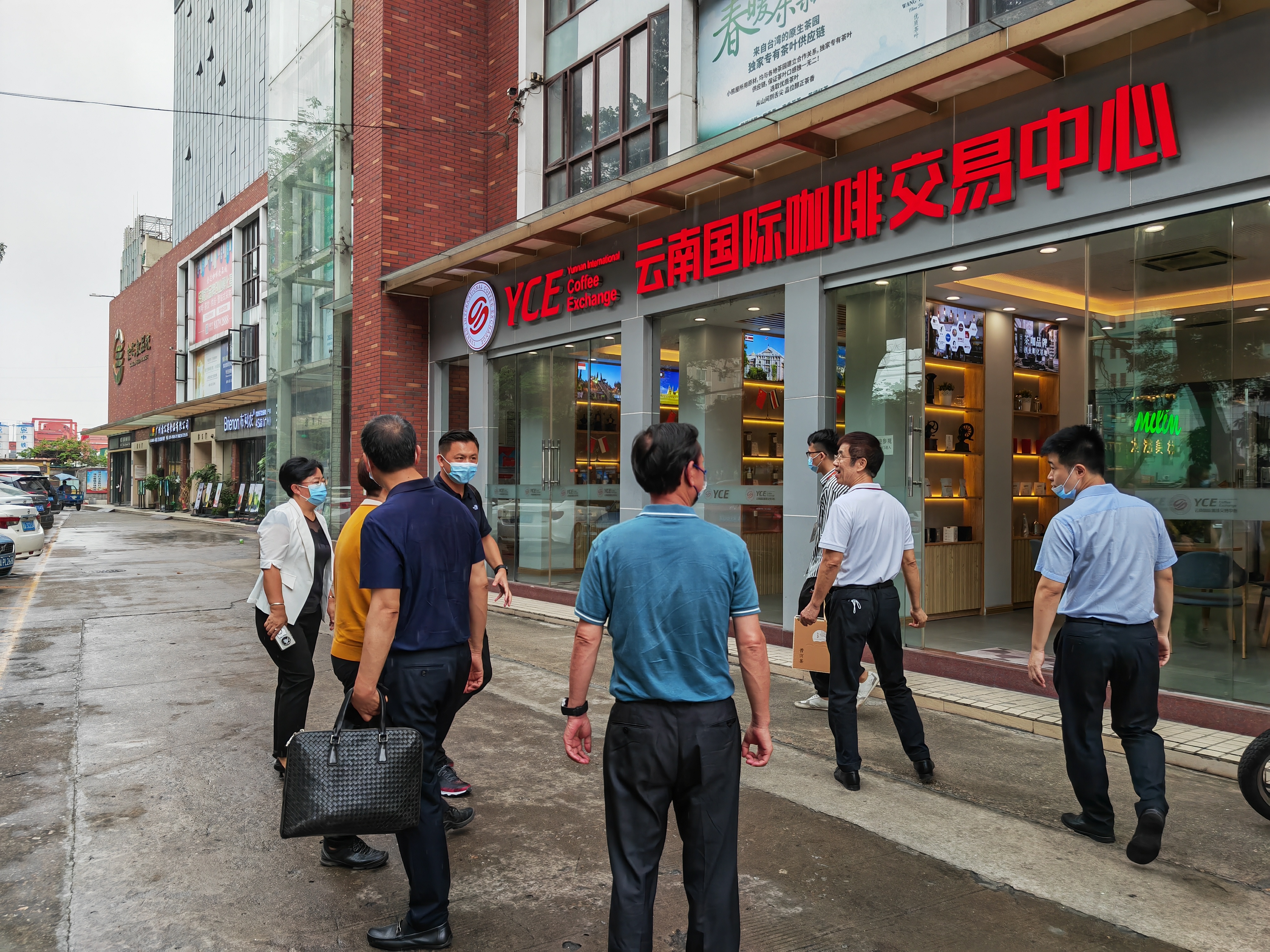 普洱市人大常委會副主任李鴻一行蒞臨金達咖啡飲品城調研交流 普洱市人大常委會副主任李鴻一行蒞臨金達咖啡飲品城調研交流